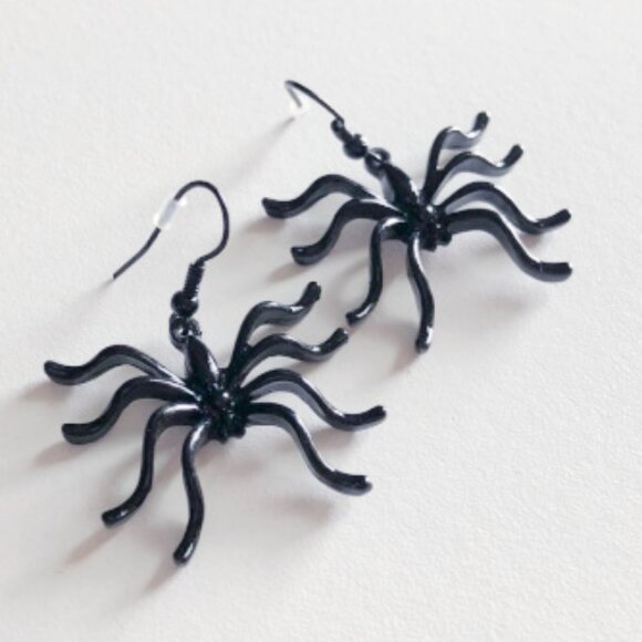 Black Spider Dangle Earrings - Picture 3 of 5